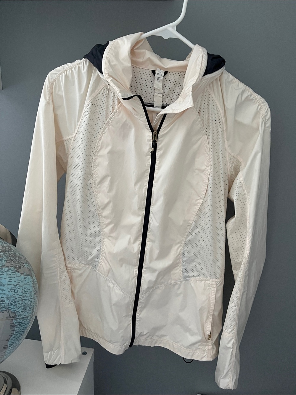 lululemon athletica Lightweight Hooded Jacket in Cream with Black Trim